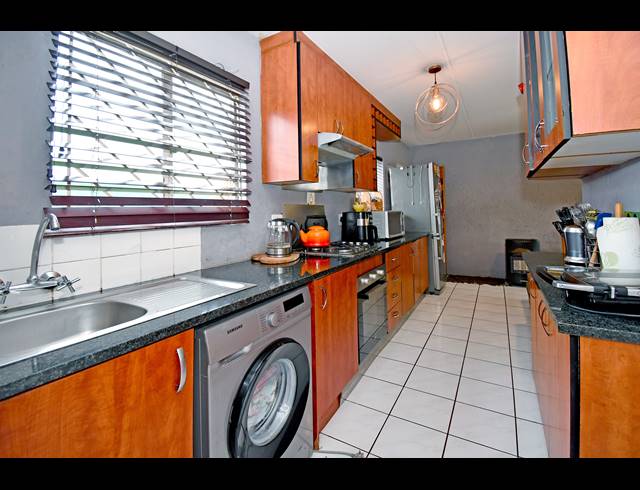 2 BEDROOM APARTMENT FOR SALE IN BRAMLEY VIEW